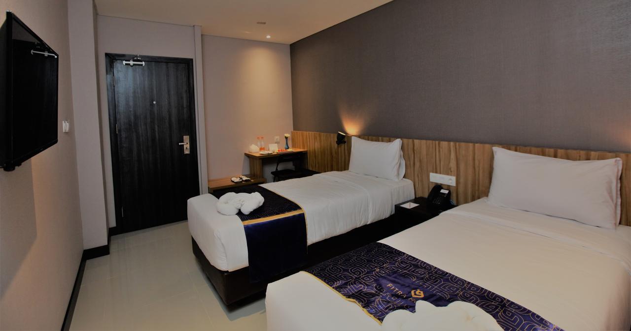 Fitra Hotel Маяленгка Экстерьер фото